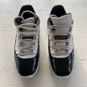 Selling Jordan XI golf shoes.